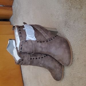 Brand new never worn venus wrap stich boots in taupe, size 8.5